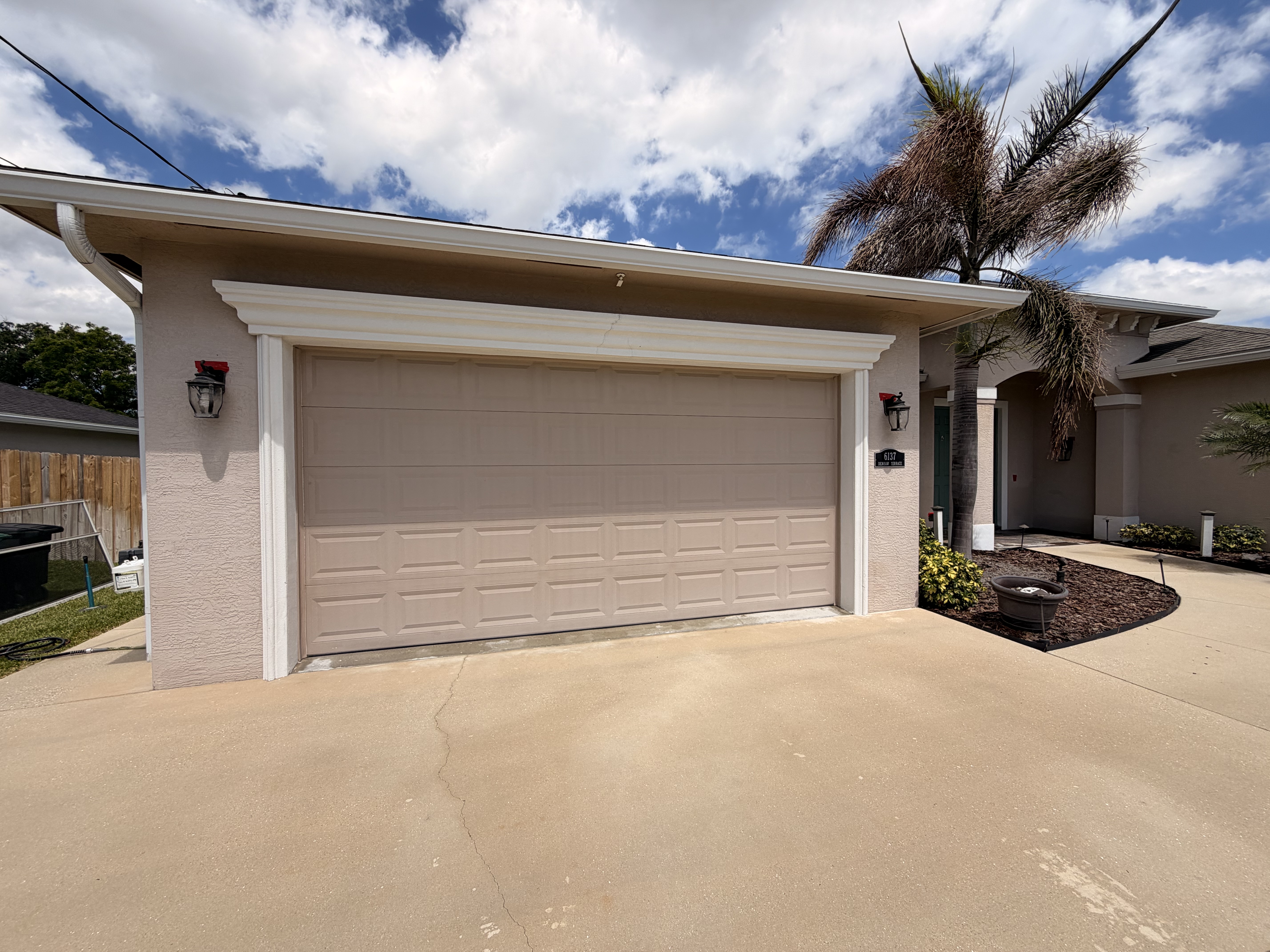 Driveway and concrete cleaning before and after in Port St. Lucie